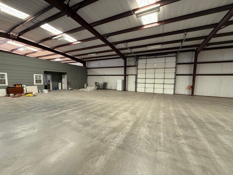 More Photos Of 2303 Private Road 7340 rd, Lubbock Warehouse For Lease