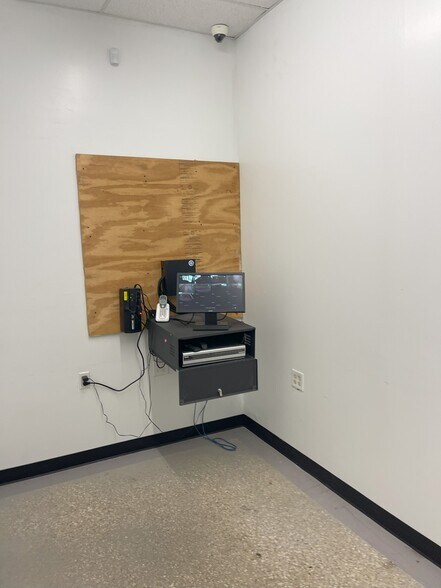 More Photos Of 44034 Highway 429, Saint Amant Freestanding For Lease