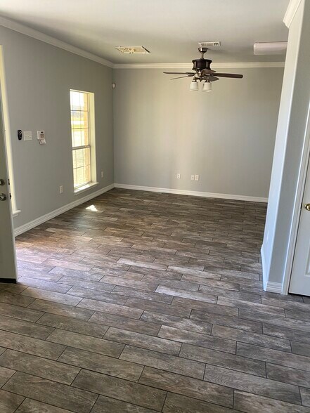 More Photos Of 6045 US- Hwy 77, Odem Warehouse For Lease