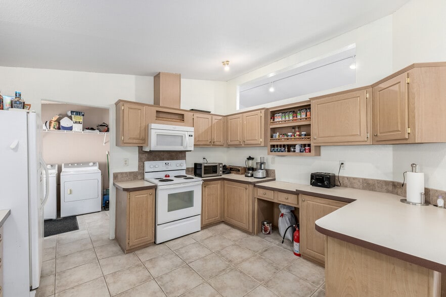 More Photos Of 50150 W Julie Ln, Maricopa Warehouse For Sale