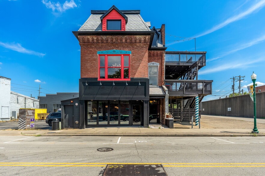 More Photos Of 134 Spring St, Jeffersonville Bar For Sale