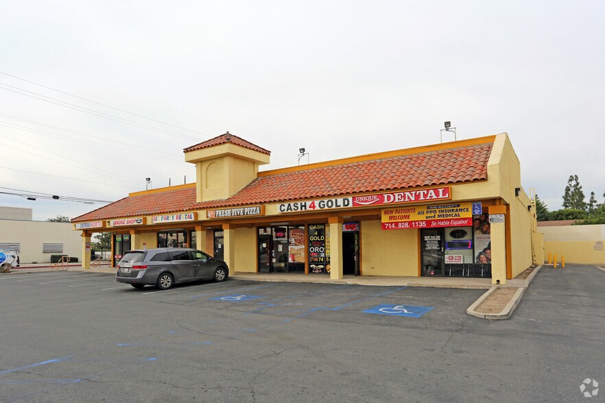 More Photos Of 545-595 S Knott Ave, Anaheim Storefront Retail Office For Lease