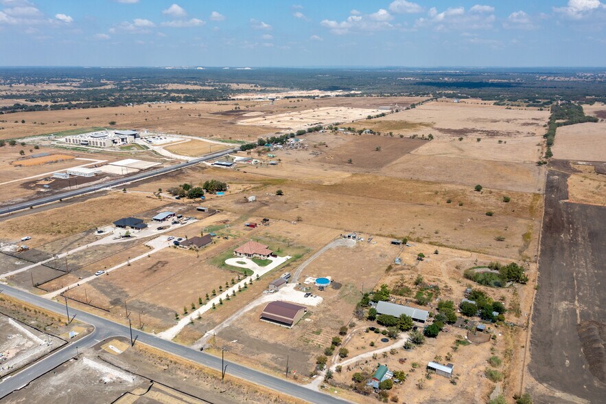 More Photos Of 1316 County Road 305, Jarrell Land For Lease