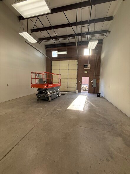More Photos Of 473 N Old Hwy 91, Hurricane Warehouse For Lease