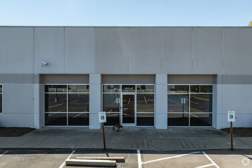 More Photos Of 1725 Shelby Oaks Dr N, Memphis Flex For Lease