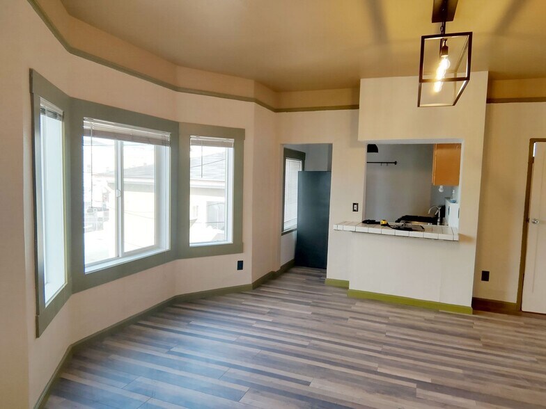 More Photos Of 702 W 30th St, Los Angeles Apartments For Sale
