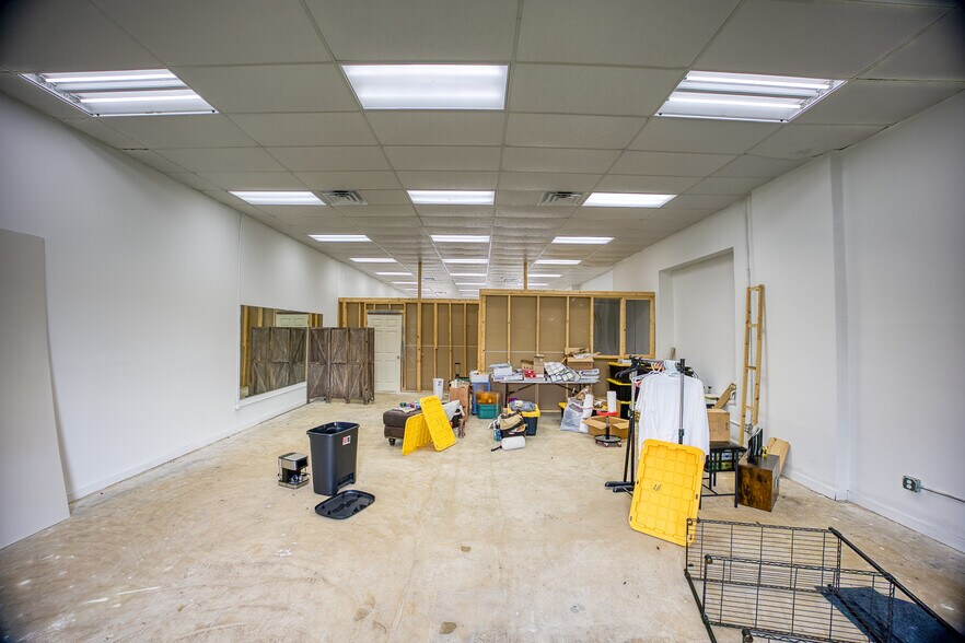 More Photos Of 307 E Goliad Ave, Crockett Storefront For Sale