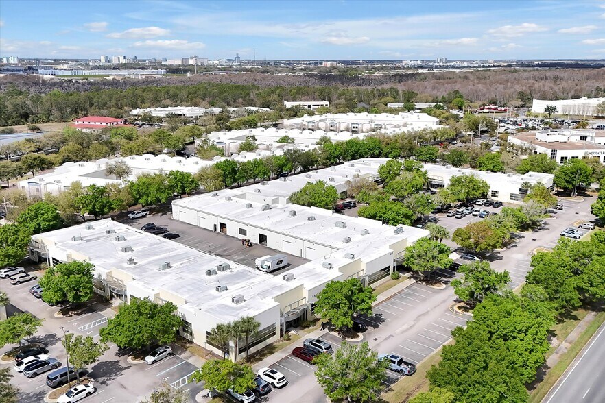 More Photos Of 8810 Commodity Cir, Orlando Showroom For Lease
