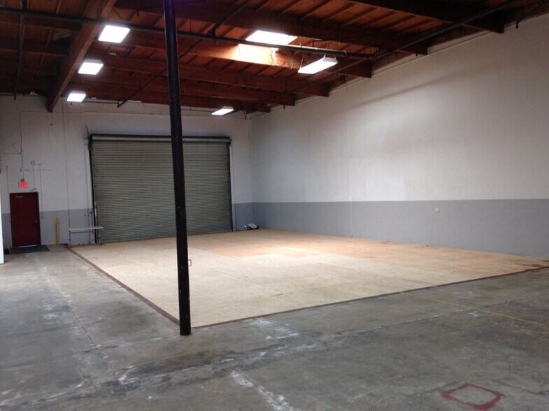 More Photos Of 7442 Vincent Cir, Huntington Beach Manufacturing For Lease