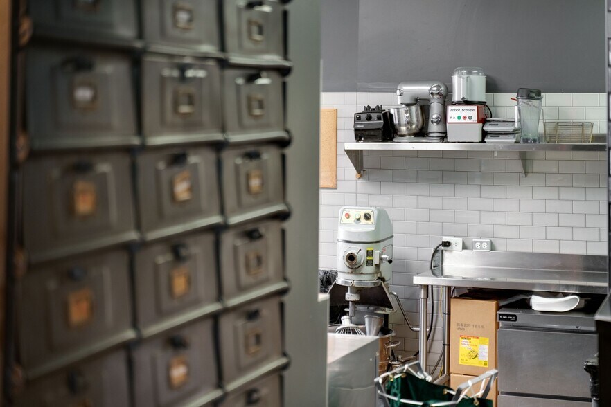 More Photos Of 606 Meredith Rd NE, Calgary Restaurant For Sale