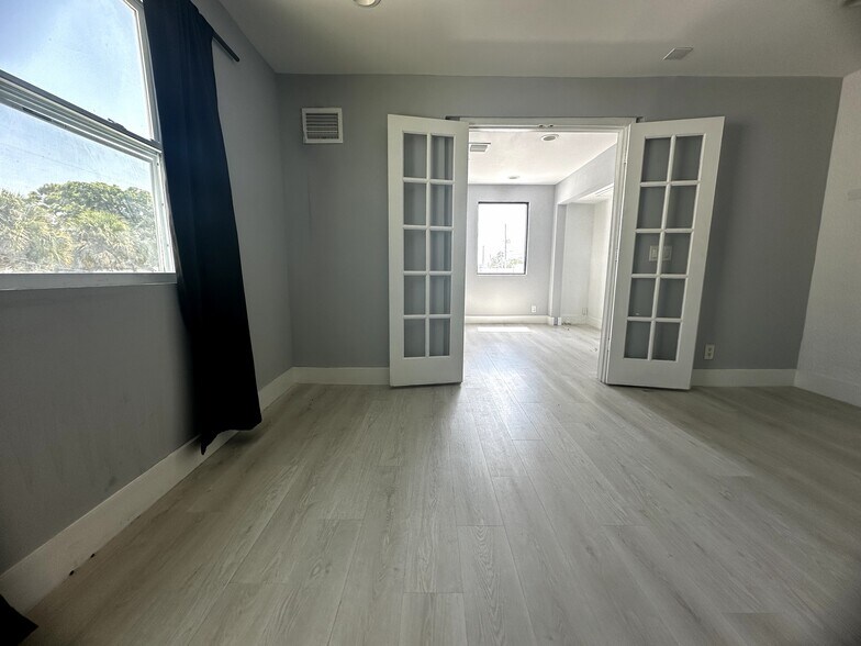 More Photos Of 608 N Dixie Hwy, Lantana Storefront Retail Residential For Sale