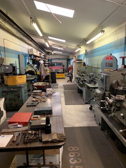 More Photos Of 1005 W Main St, Kent Auto Repair For Sale