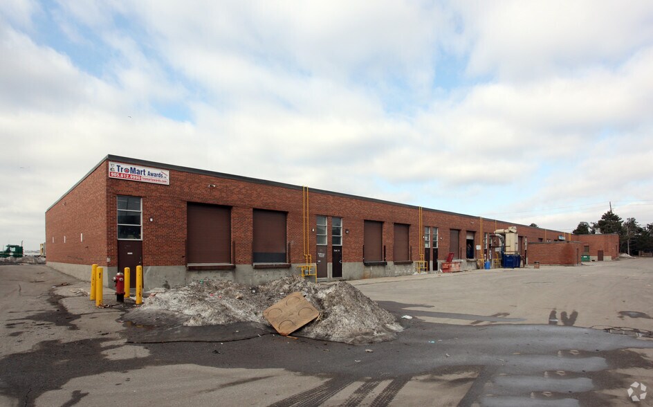 More Photos Of 2460 Anson Dr, Mississauga Warehouse For Lease