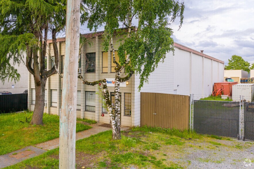 More Photos Of 6870 Palm Ave, Burnaby Warehouse For Sale