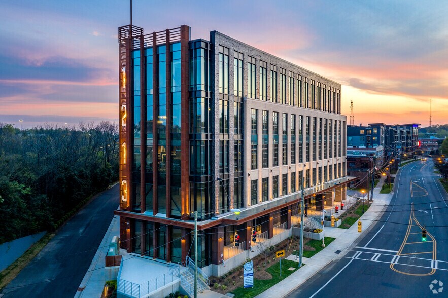 More Photos Of 1213 W Morehead St, Charlotte Office For Lease