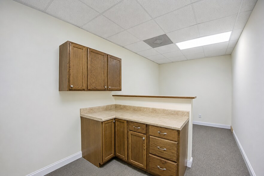 More Photos Of 10310 Memory Ln, Chesterfield Office For Sale