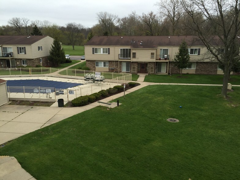 More Photos Of 17100 Clinton River Rd, Clinton Township Apartments For Sale