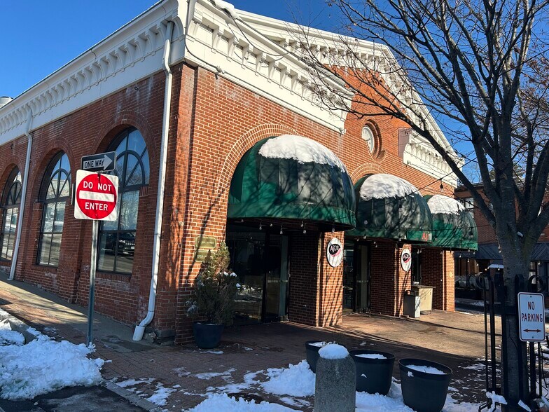 More Photos Of 10 Wall St, Norwalk Office Residential For Lease