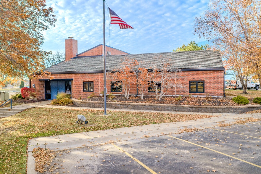 More Photos Of 8880 Ballentine St, Overland Park Office For Sale