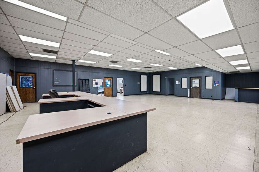 More Photos Of 2872 I 70 Business Loop, Grand Junction Warehouse For Lease