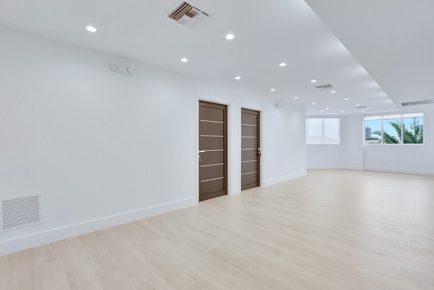 More Photos Of 6700 NE 2nd Ct, Miami Warehouse For Lease