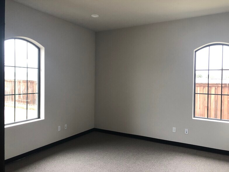 More Photos Of 1707 E Beltline Rd, Coppell Medical For Sale