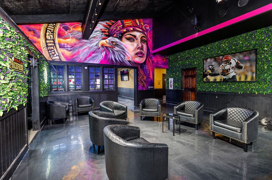 More Photos Of 1805 W 1st St, Springfield Restaurant For Sale