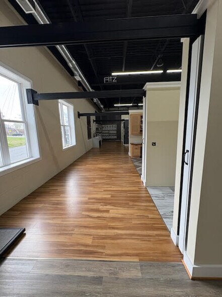 More Photos Of 303 Queen St, Tappahannock General Retail For Lease