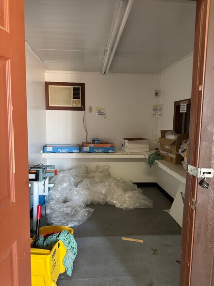 More Photos Of 8716 SE 15th St, Oklahoma City Distribution For Sale