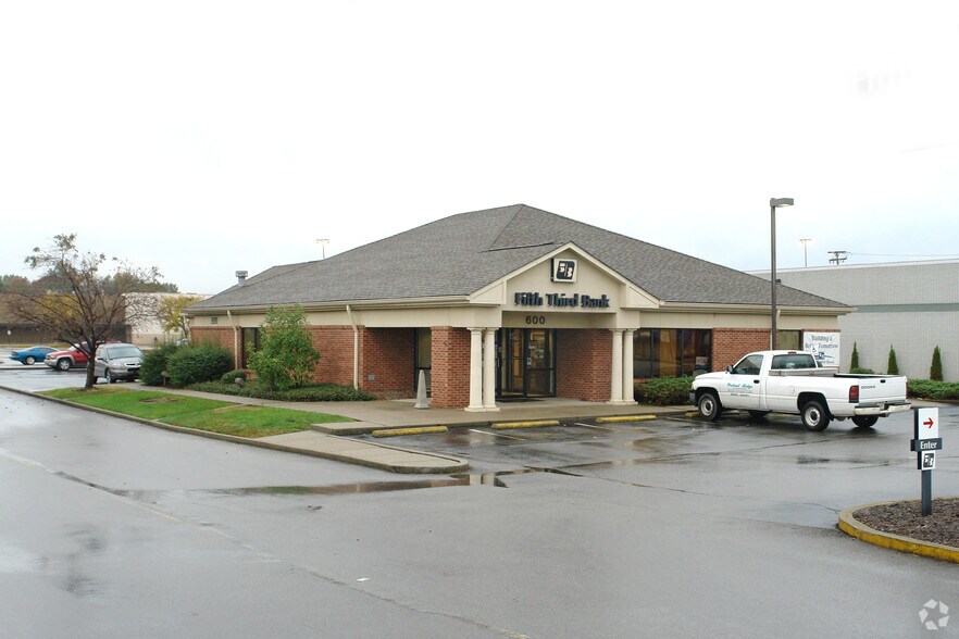 Primary Photo Of 600 E Lewis and Clark Pky, Clarksville Bank For Sale