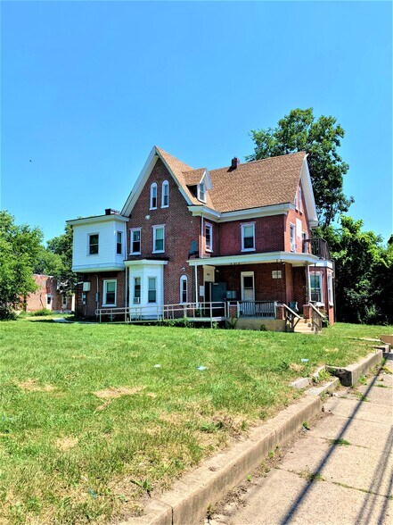 Primary Photo Of 304 E 9th St, Chester Apartments For Sale