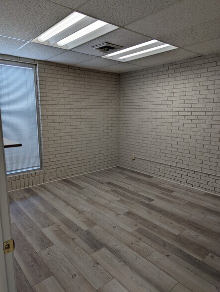 More Photos Of 535 S Emporia St, Wichita Flex For Lease