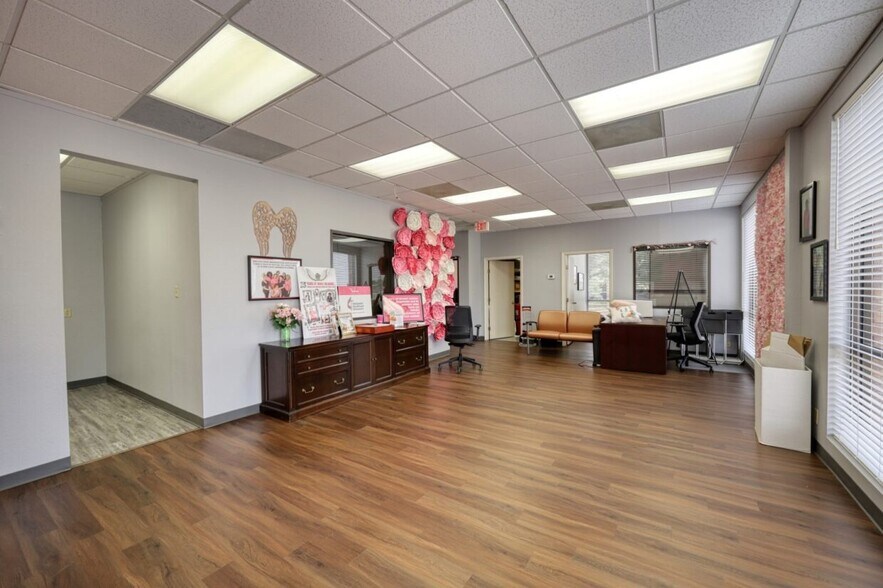 More Photos Of 2929 Mossrock Dr, San Antonio Office For Lease
