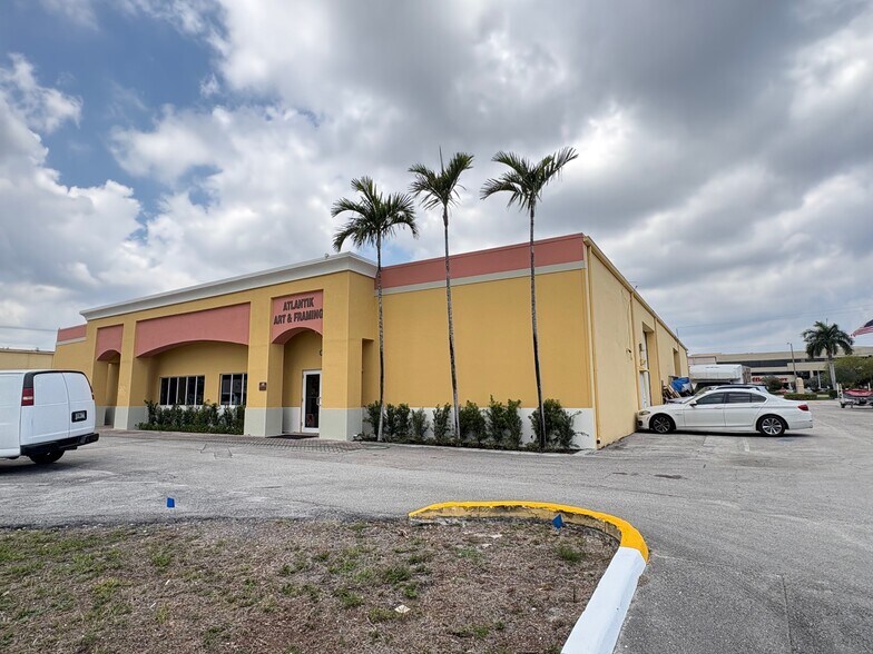 More Photos Of 121-125 NW 11th St, Boca Raton Warehouse For Lease
