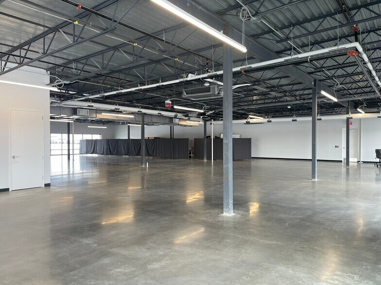 More Photos Of 1808 SW Magazine Rd, Ankeny Office For Lease