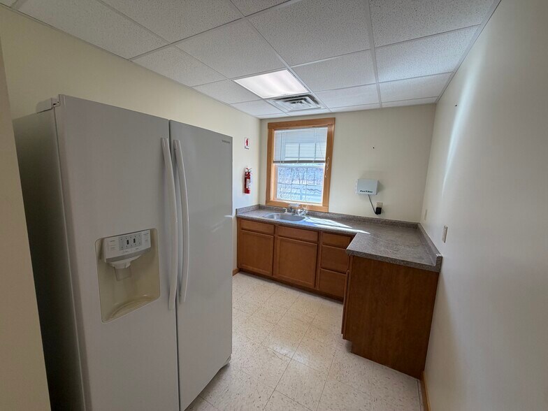 More Photos Of 1667 White Mountain Hwy, Sanbornville Showroom For Sale