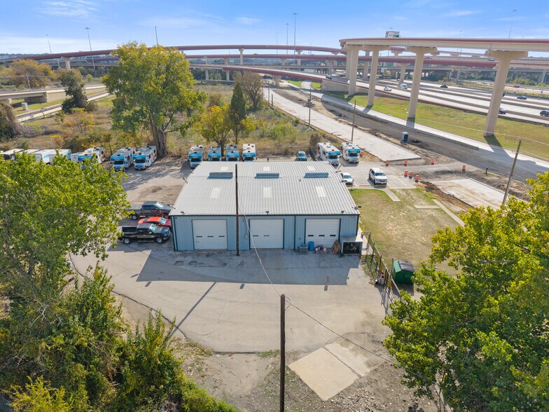 More Photos Of 2630 N Interstate 35E, Carrollton Service For Lease