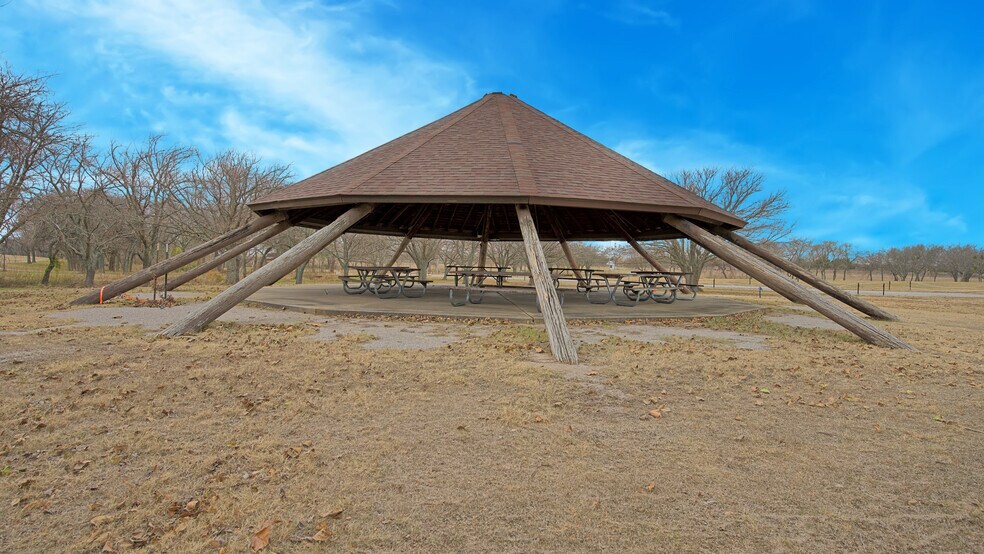 More Photos Of 400 W Martin Luther King Blvd, Duncan Sports And Entertainment For Sale