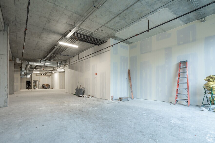 More Photos Of 732 W Randolph St, Chicago Unknown For Lease