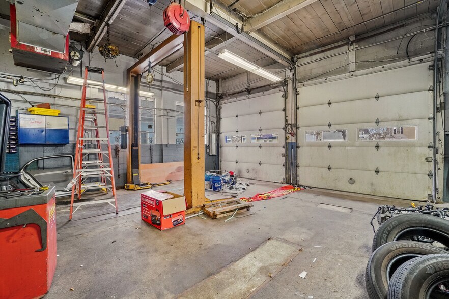 More Photos Of 10 Gansett Ave, Cranston Auto Repair For Sale