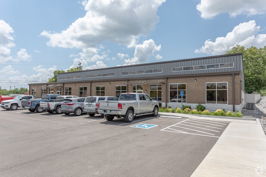 More Photos Of 802 N Cumberland St, Lebanon Light Distribution For Lease