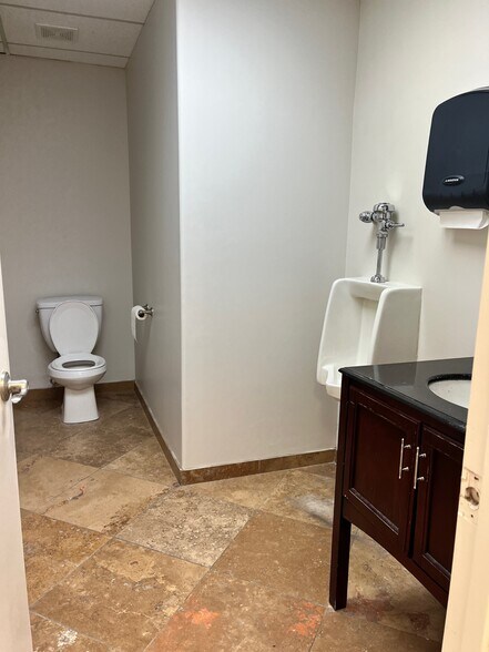 More Photos Of 1006 W Adams St, Phoenix Medical For Lease