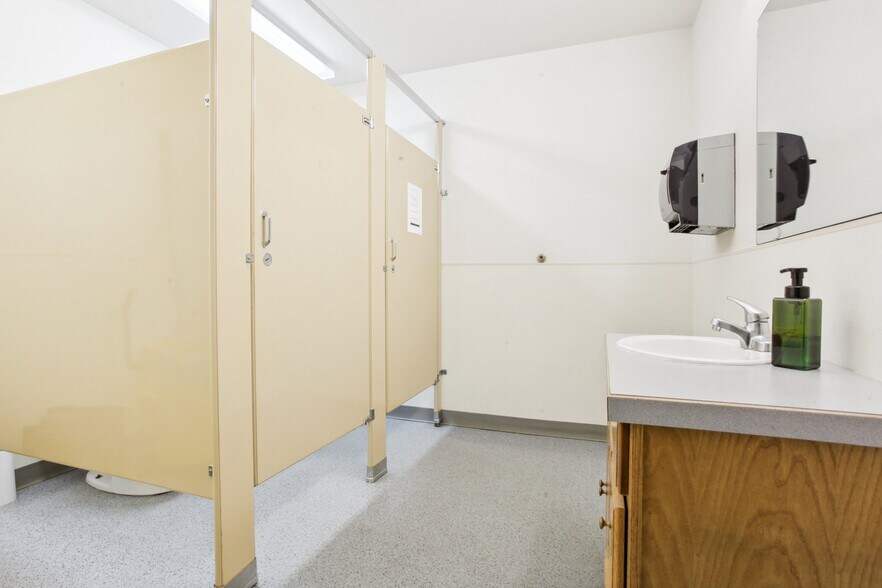 More Photos Of 711 S Bowen St, Longmont Warehouse For Lease