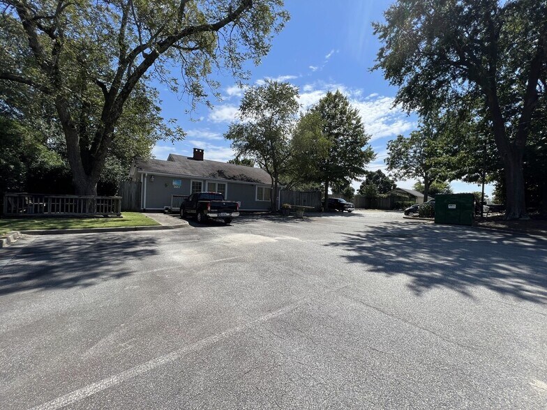 More Photos Of 3651 Clemson Dr, Atlanta Light Distribution For Sale