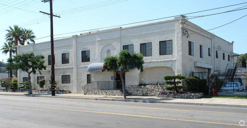 More Photos Of 4500 York Blvd, Los Angeles Distribution For Lease