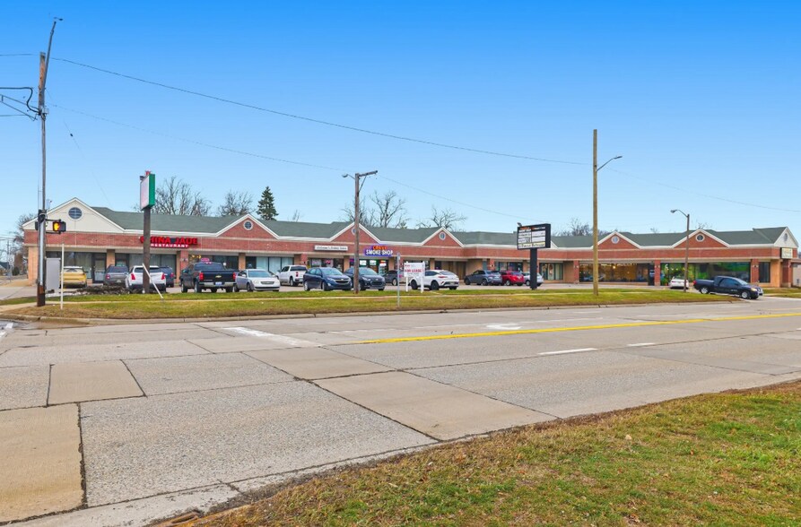 More Photos Of 1052-1072 W Huron St, Waterford Freestanding For Lease
