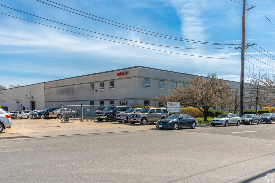 Primary Photo Of 301 Henry St, Lindenhurst Warehouse For Lease