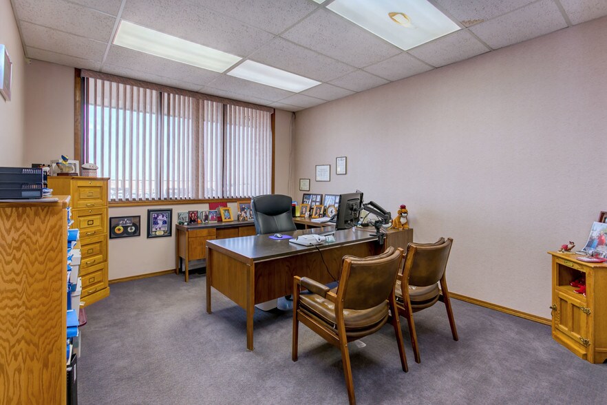 More Photos Of 100 N Fruitland St, Kennewick Office For Lease