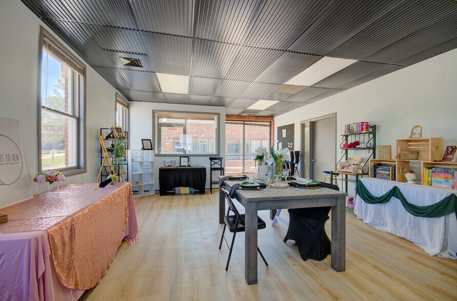 More Photos Of 1000 S Hamilton St, Lockport Loft Creative Space For Sale