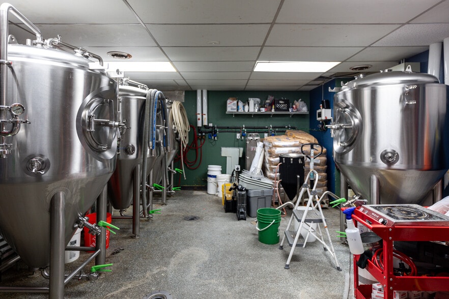 More Photos Of 120 S Park St, Traverse City Restaurant For Sale